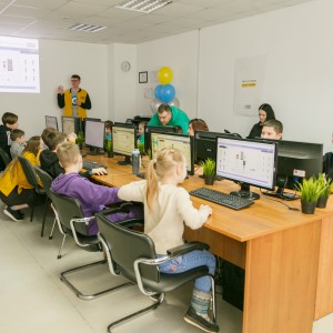 Новый класс в развлекательном центре города Томска! Скоро открытие! - КИБЕРшкола программирования для детей, компьютерные курсы для школьников, начинающих и подростков - KIBERone г. Заринск