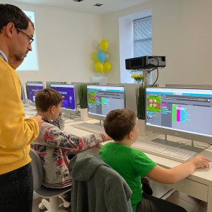 KIBERone уже в Саратове! - КИБЕРшкола программирования для детей, компьютерные курсы для школьников, начинающих и подростков - KIBERone г. Заринск